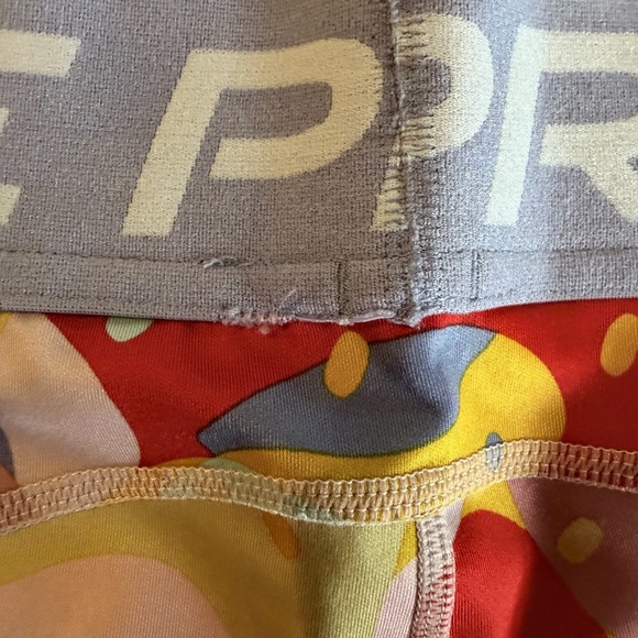 Nike Pro Pink Ice Cream Reversible Sports Bra and Shorts - Picture 5 of 5